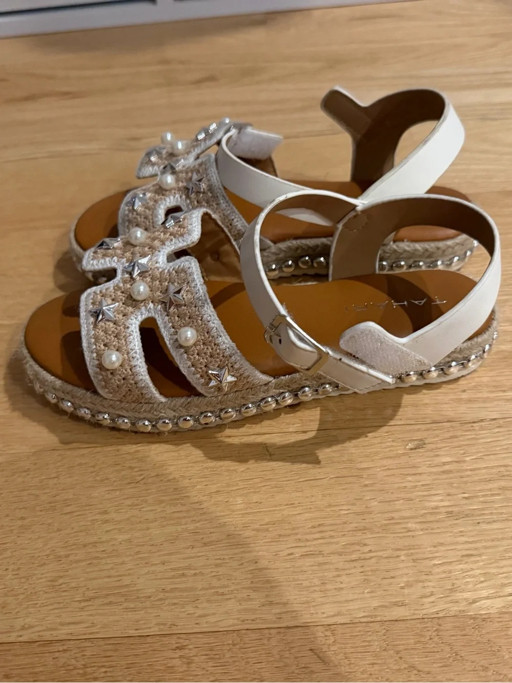 N/A chic beige